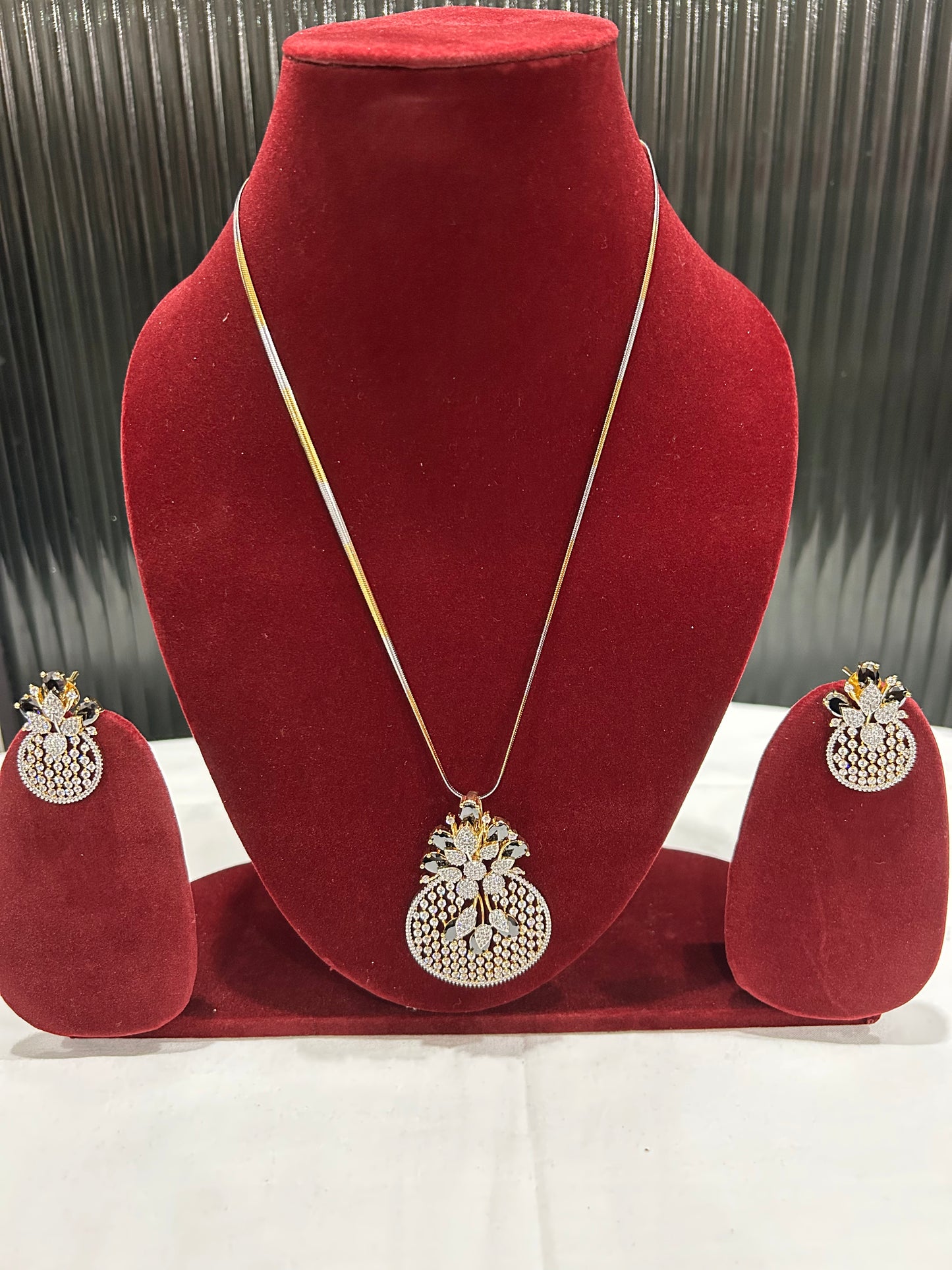 Sparkly Delight Set by RNR