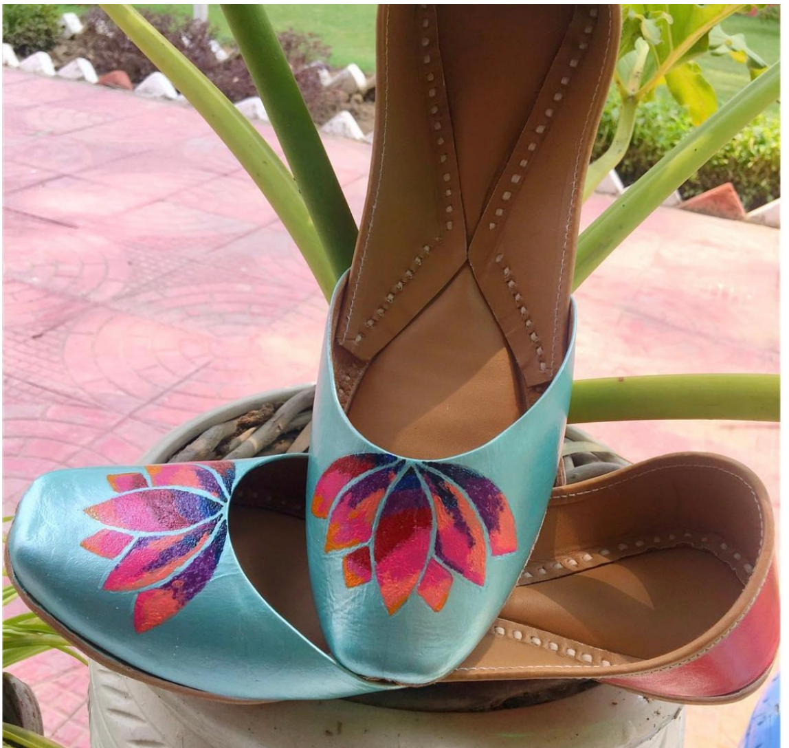 JUTTIS - HANDPAINTED AND EMBROIDERED