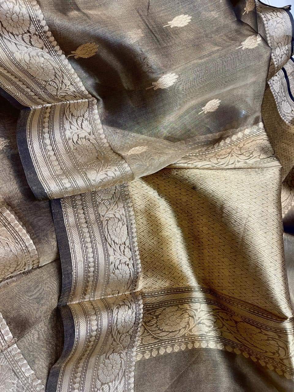Swarna Banarsi Zari Tissue Banarsi Silk Saree